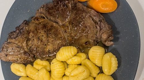 סטייק אנטריקוט עם ניוקי