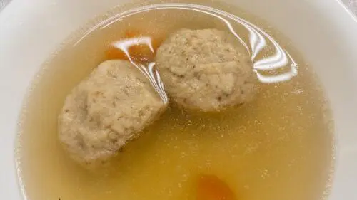 מרק צח עם קניידלך