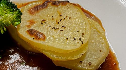 פרוסות תפו"א אפויות boulangère potatoes